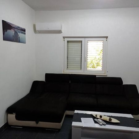 Obiteljski Stan Kastel Luksic Apartment Kastela Exterior photo