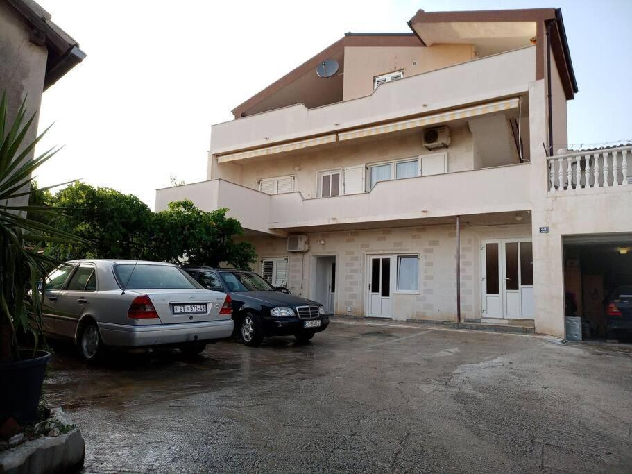 Obiteljski Stan Kastel Luksic Apartment Kastela Exterior photo